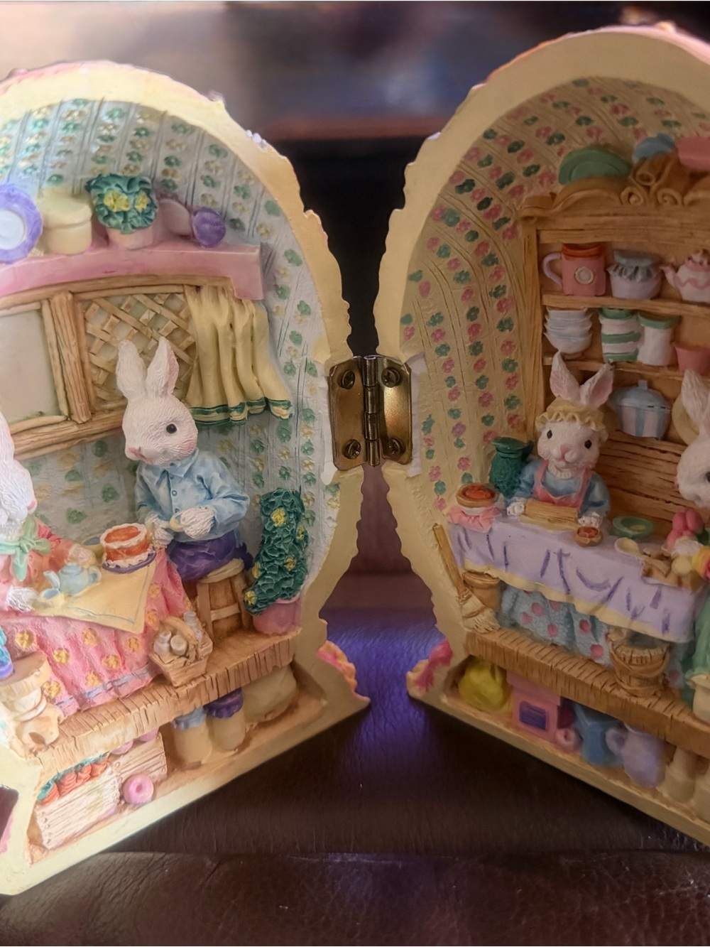 Peter Rabbit Easter Egg Hinged 2.5"
Diorama Home Decor Shelf Sitter